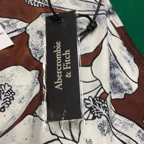 Men’s Abercrombie & Fitch swim shorts. Size 34 - Picture 9 of 10
